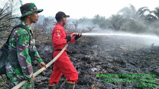 Manggala Agni, TNI &  Polri Berjibaku Dengan Api di Desa Rawa Sekip