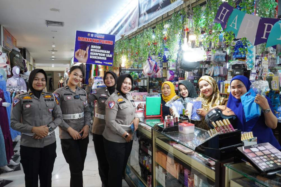 Datangi Pusat Perbelanjaan, Ditlantas Polda Riau Sosialisasi Pilkada Damai