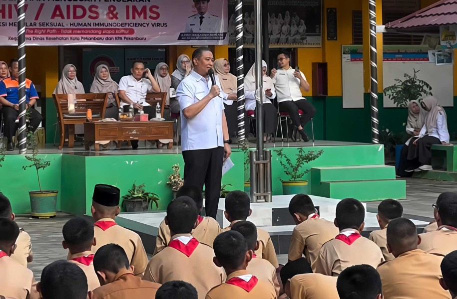 Sasar SMPN 1 Pekanbaru, Wawako Ingatkan Anak Muda Waspada Komunitas LGBT