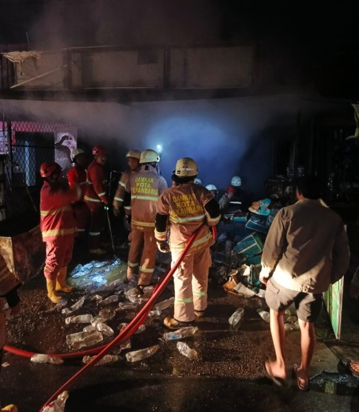 Anak 7 Tahun Tewas dalam Kebakaran Ruko di Jalan Tengku Bey Pekanbaru