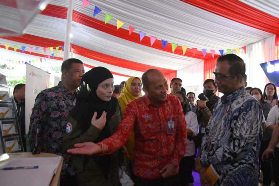 Bazaar GFC Fair 21 Tahun Gernas APUPPT, Booth BRK Syariah Tenant Bank Perdana yang Dikunjungi Menko Polhukam