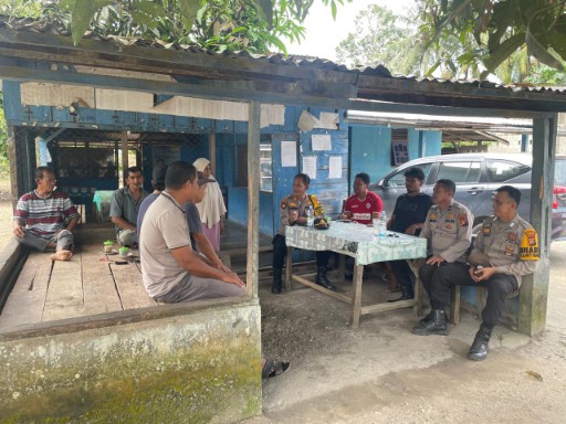 Polsek Tambusai Gelar Giat Jumat Curhat Untuk Jalin Silaturahmi Dengan Masyarakat