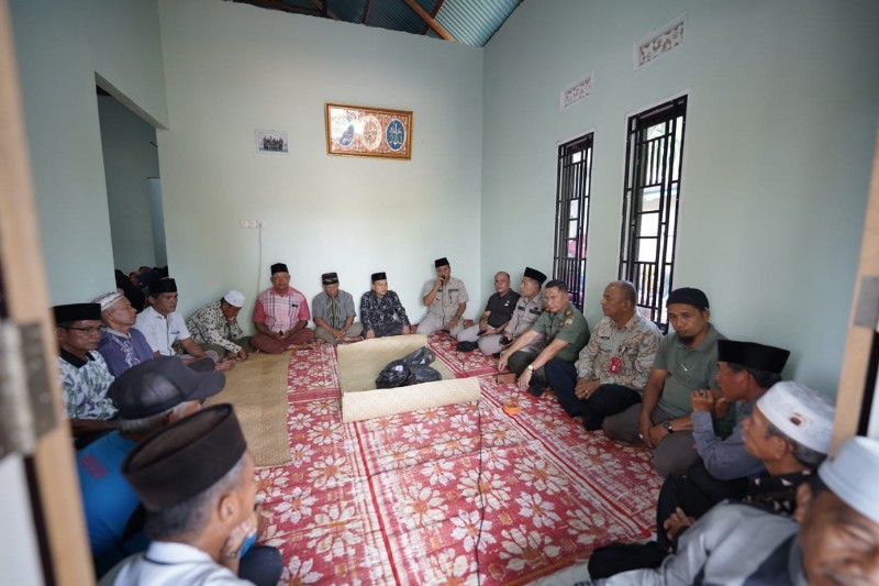 Bupati Suhardiman Melayat ke Rumah Korban Longsor PETI