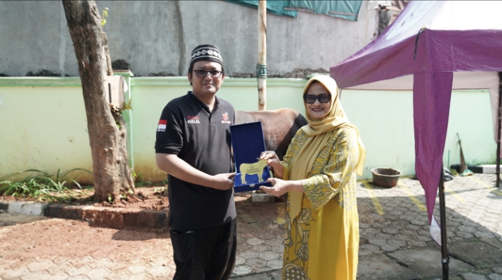 Idul Adha 1445 H, MTXL Axiata Salurkan Hewan Kurban untuk Masyarakat