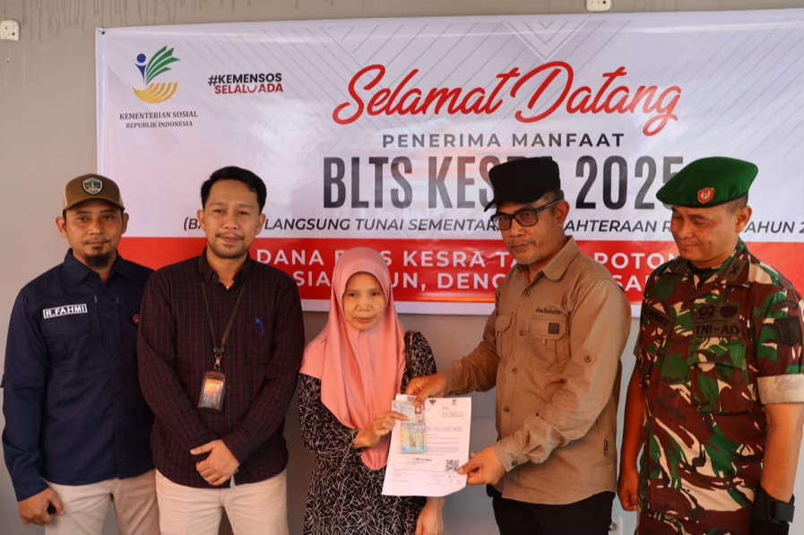 Wakili Bupati Inhil, Asisten II Setda Tinjau Penyaluran Bantuan Pangan Beras dan Minyak Goreng