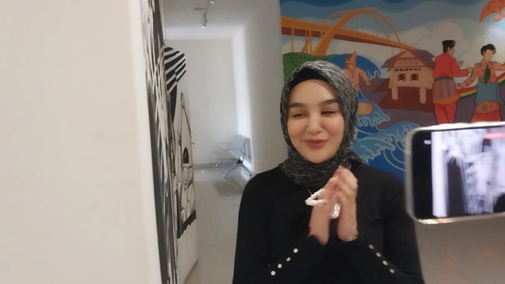 Selebgram Terkenal Hana Hanifah Diperiksa Polda Riau Terkait Dugaan Korupsi SPPD Fiktif DPRD Riau