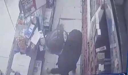 Satroni Ritel Pakai Pistol Palsu, Perampok di Pekanbaru Malah dapat Hadiah Timah Panas dari Pistol Beneran