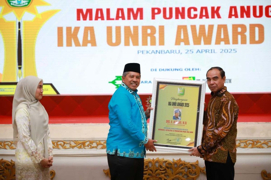 Malam Puncak Anugerah IKA UNRI Award 2025, Bupati Siak Raih Penghargaan Khusus