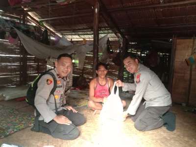 Telusuri Sungai 6 Jam Demi Masyarakat Talang Mamak, Ini yang Dilakukan Kapolres Inhu