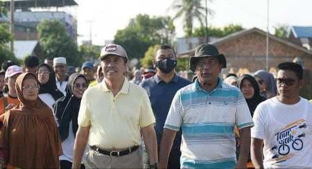 Ribuan Masyarakat Sei Apit Jalan Sehat Bersama Gubernur Syamsuar