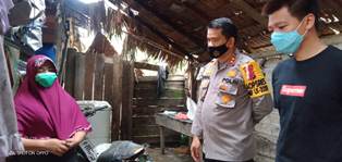 6 Tahun Huni Rumah Tak Layak, Ratapan Bu Nur Berubah Jadi Bahagia di Tangan Kapolres Inhu