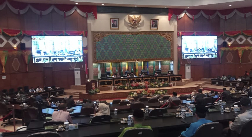 DPRD Riau Gelar Paripurna Penyampaian Ranperda Penambahan Modal BRK Syariah dan Jamkrida