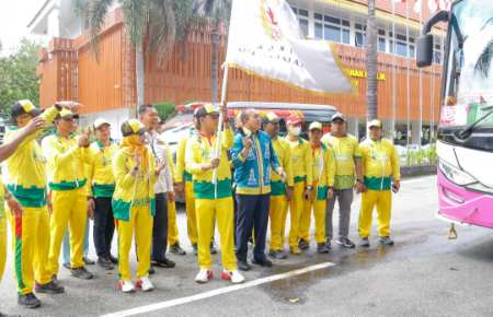 Pasang Target Juara, Muflihun Lepas Kontingen Pekanbaru Bertanding di Porprov X Riau