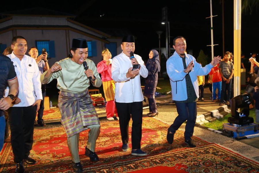 Lestarikan Nilai Budaya, Kapolda Riau dan Wako Berdendang 'Gadis Melayu' di Rumah Tuan Kadi