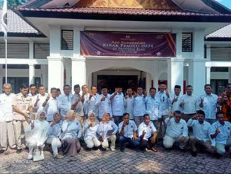 Pendaftaran Gerindra ke KPU Kuansing Diiringi Randai dan Reog, Kader Siap Perjuangkan Aspirasi Masyarakat