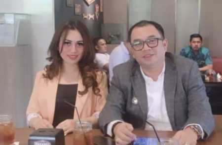 Penyanyi Cantik Bikin Riau Heboh, Tiga Kali Menolak Naik, Akhirnya Goyang