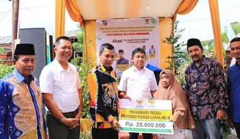 Pj Wako Muflihun Salurkan Bantuan Baznas untuk Korban Kebakaran, Misnawati Terharu