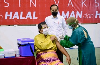 Alami Tren Kenaikan, Presiden Ingatkan Kepala Daerah di Riau Tekan Laju Penyebaran COVID-19