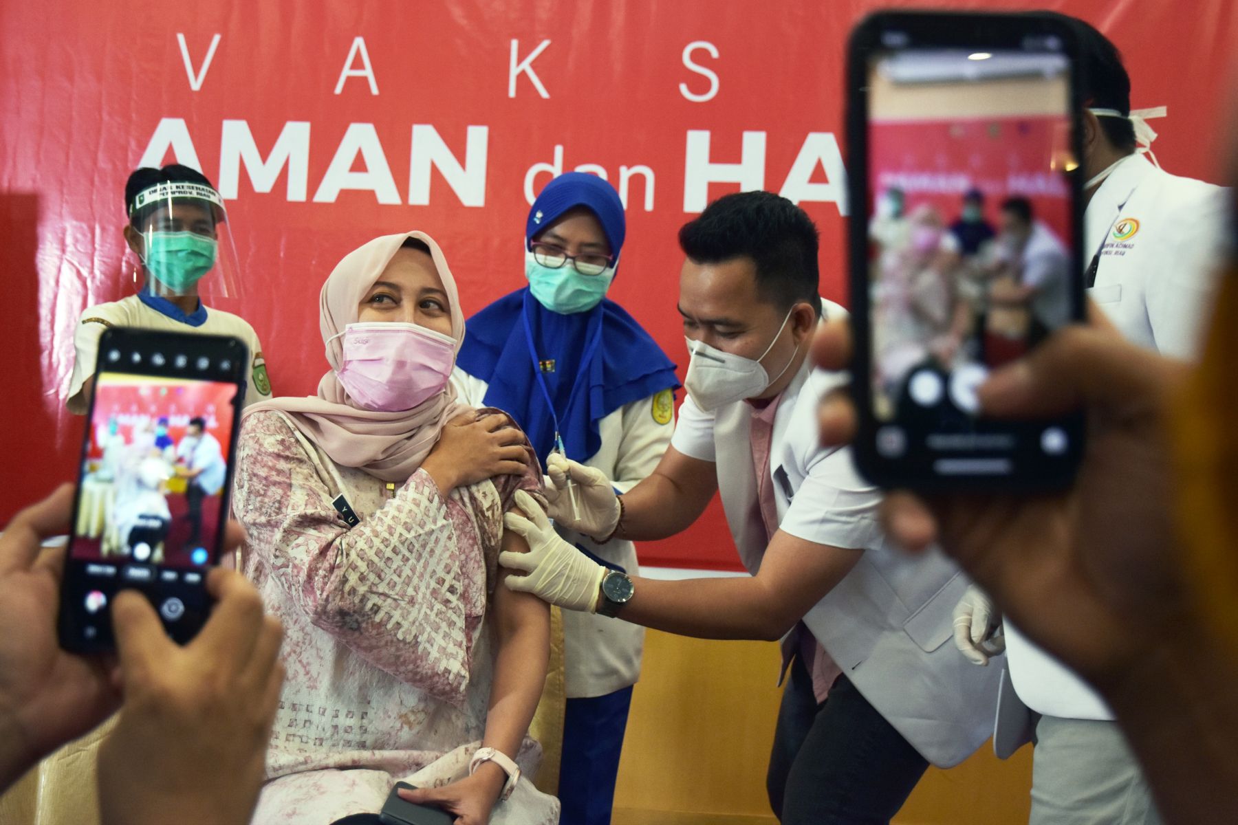 Diskes Riau Gesa Vaksinasi, Dosis I Sudah 99,76 Persen