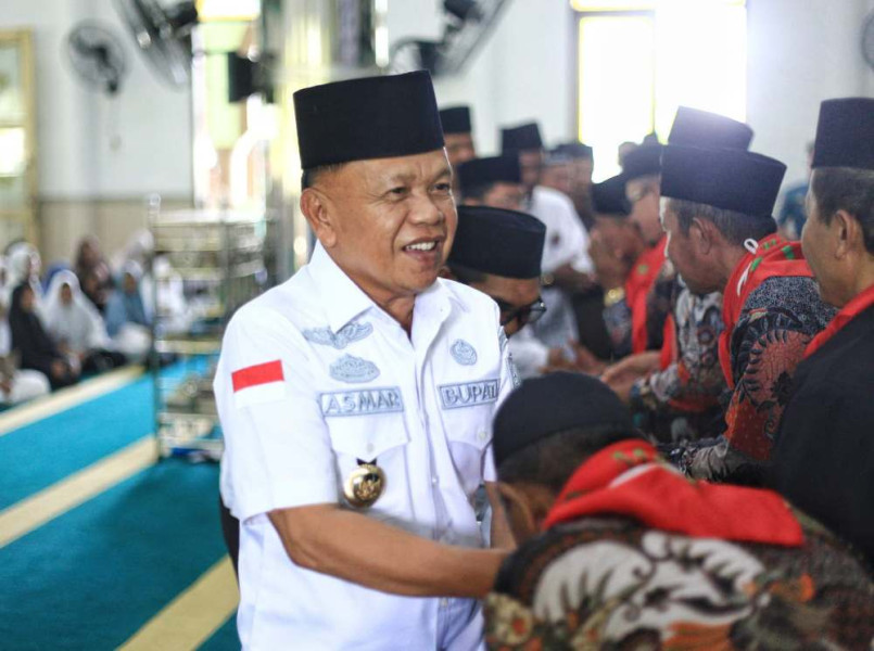 Plt Bupati Meranti Asmar Lepas CJH Meranti Gelombang II