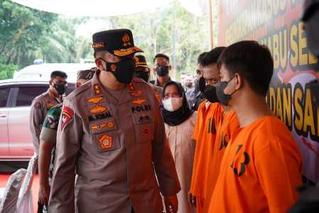 Kapolda Riau Ekspose Pengungkapan 40 KG Sabu dengan 3 Tersangka
