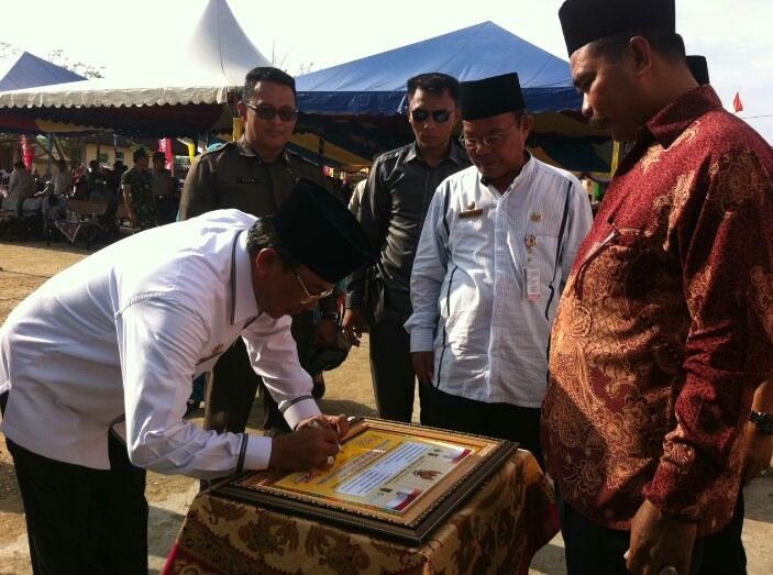 Bupati Inhil Resmikan Program DMIJ di Kecamatan Gaung