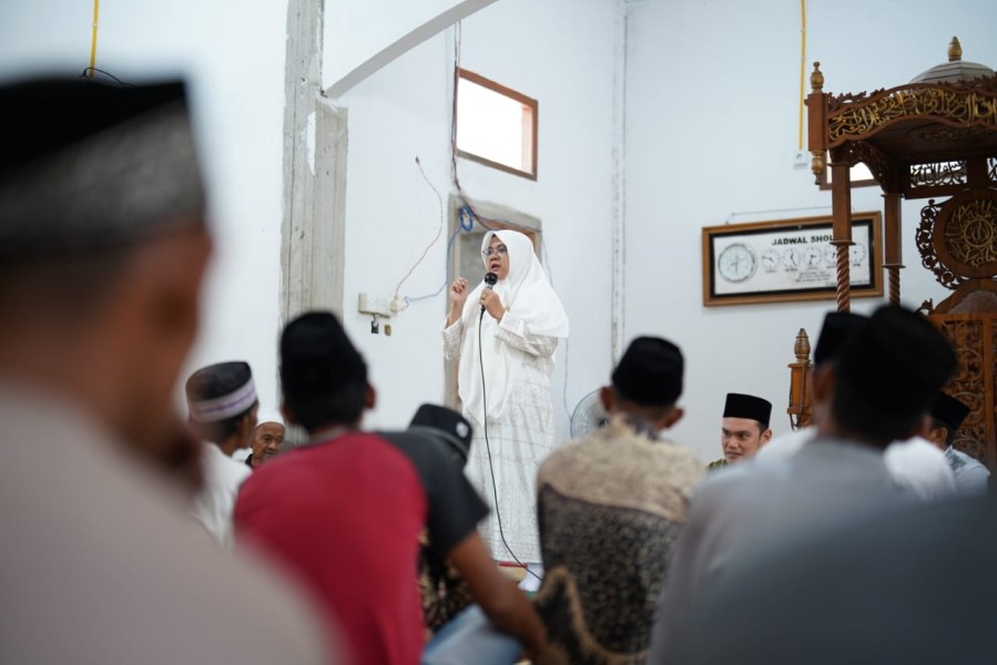 Kunjungan Pertama Usai Dilantik, Bupati Siak Afni Shalat Idul Adha di Tasik Betung