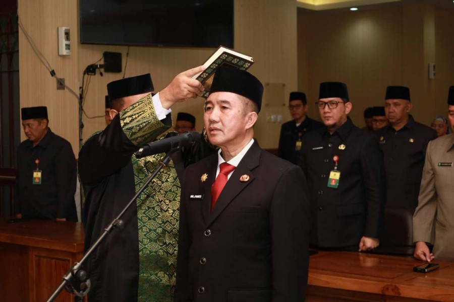 Fauzi Asni Resmi Dikukuhkan Sebagai Penjabat Sekda Siak
