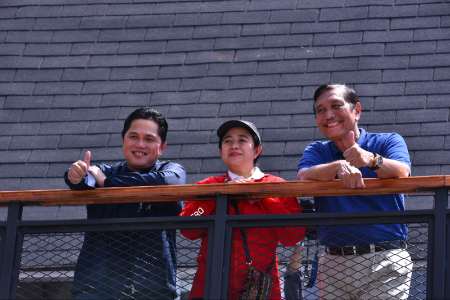 Disambut Hangat Para Penonton, Luhut, Puan, dan Erick Thohir Saksikan F1 Powerboat di Danau Toba 