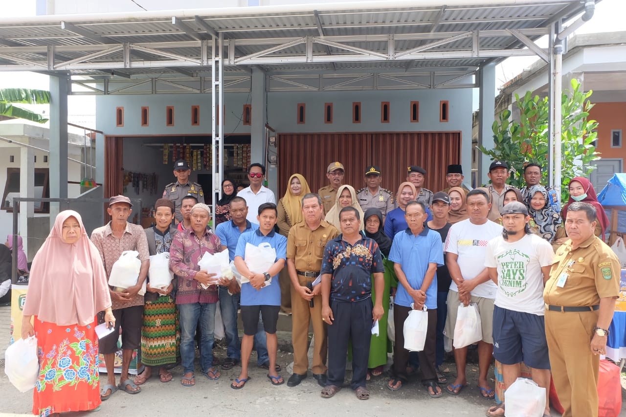 Silaturrahmi ke SDN 003 Tembilahan, Marlis Syarif Bagi-Bagi Hadiah