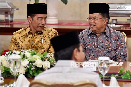 Jokowi Didampingi JK Open House di Istana