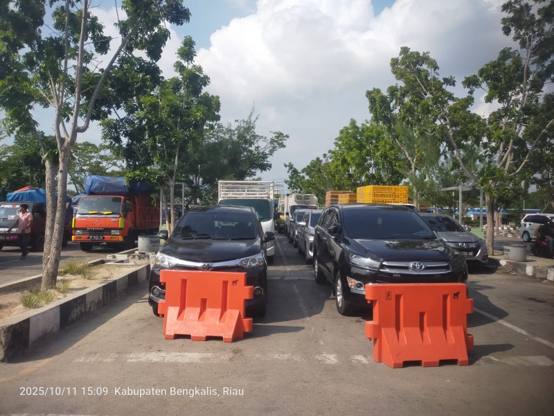 Antrean Mobil Penumpang Capai 11 Jam, Pelabuhan Roro Bangkalis Makin Parah