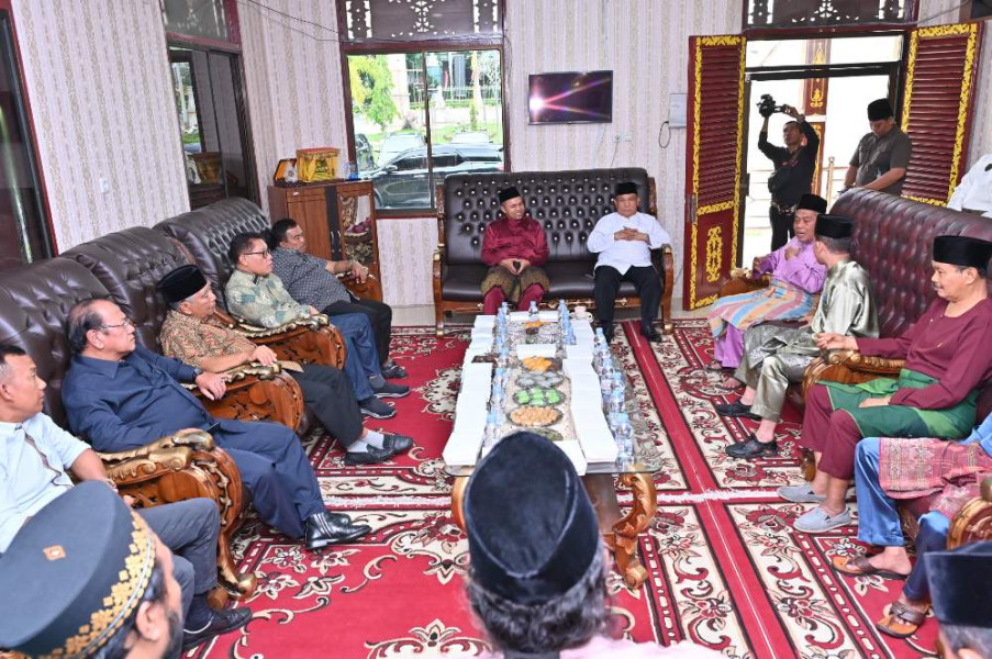 Paslon Gubri Abdul Wahid-SF Hariyanto Minta Pituah ke LAMR, Datuk Ikram: Pegang Nilai Agama dan Adat!