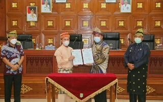 Disaksikan Kejari, Pemerintah Kabupaten Siak Bersama 5 BUMD Teken MoU Bantuan Hukum 