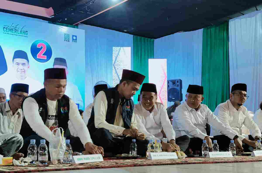 Paslon Bermarwah dan Fermadani Didukung UAS, Puluhan Ribu Massa Padati Lapangan Gadjah Mada