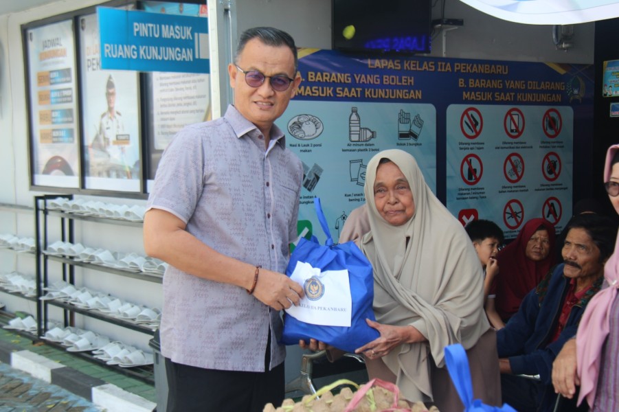 Semangat Berbagi di Bulan Ramadan, Lembaga Pemasyarakatan Kelas IIA Pekanbaru Gelar Bakti Sosial