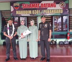 Dandim 0301/Pekanbaru Lakukan Penyerahan Kunci Kepada Warga Kurang Mampu