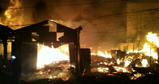 Si Jago Merah Amuk Puluhan Rumah di Tembilahan  