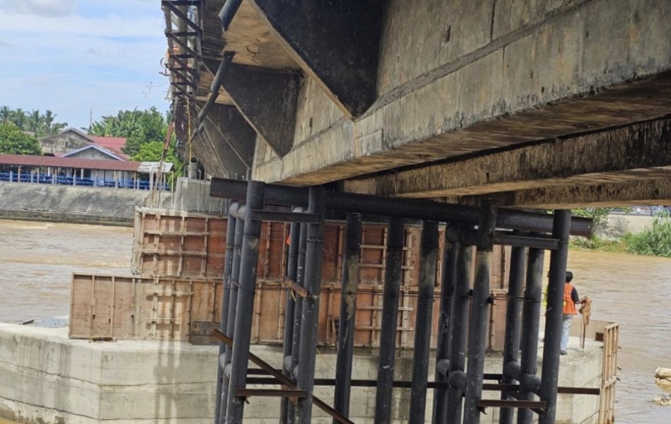 Progres 80 Persen, Jembatan Sungai Rokan Rohul Ditutup Total