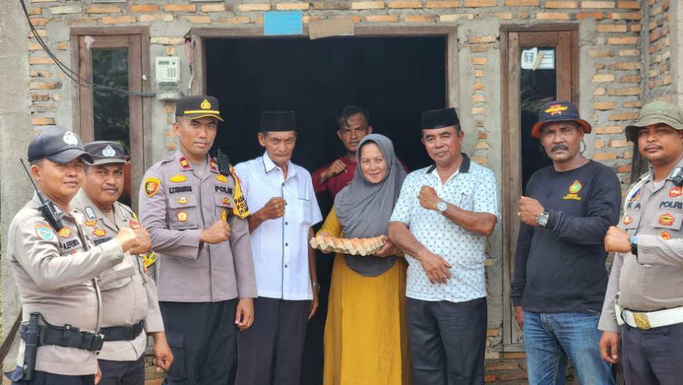 Peduli Sesama, Polsek Kubu Salurkan Sembako ke Masyarakat Terdampak Banjir