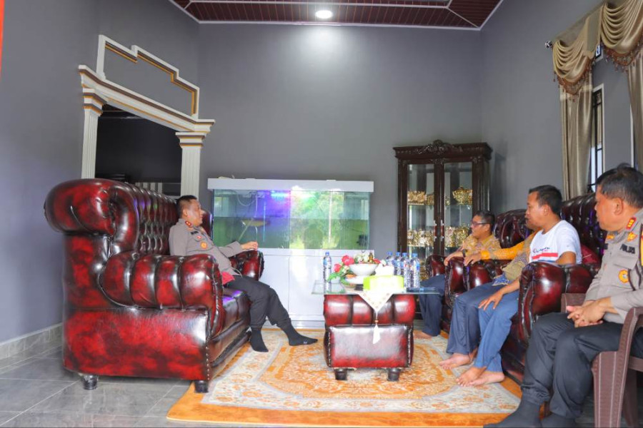 Kunjungi Masyarakat, Kapolres Rohil Sampaikan Pesan Pilkada Damai 2024