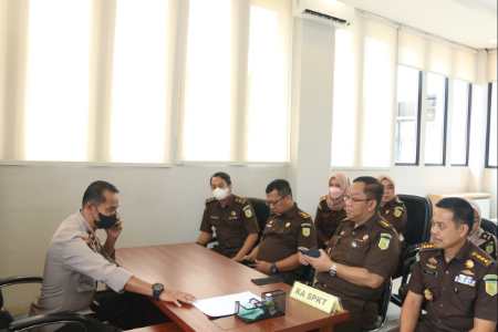 Gegara Sebut 'Gedung Cantik Isinya Sampah', Persaja Kejati Riau Laporkan Akun Quotient TV ke Polda Riau