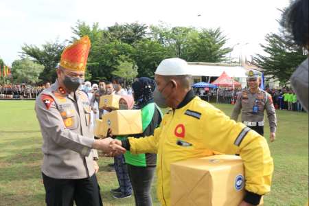 Pengemudi Kecipratan Ribuan Paket Bansos Polda Sumbar, Terima Kasih Pak Polisi! 