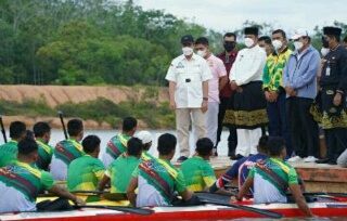 Sambangi Venue Kebun Nopi Kuansing, Gubri Syamsuar Semangati Atlet Dayung