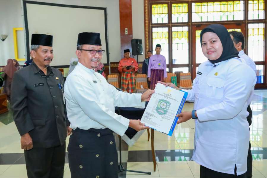 Serahkan 35 SK PPPK Jabfung Tenaga Teknis, Sekda Arfan Minta Pembuktian