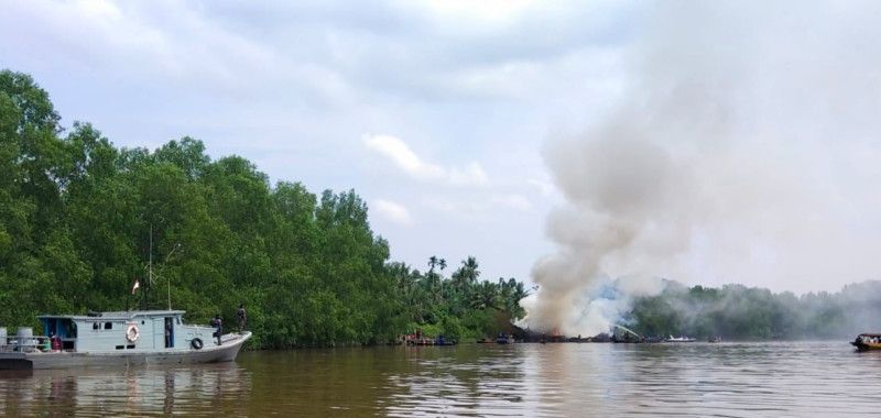 Hendak ke Pekanbaru Kapal Pembawa sembako Terbakar, Kerugian Ditaksir Miliaran Rupiah