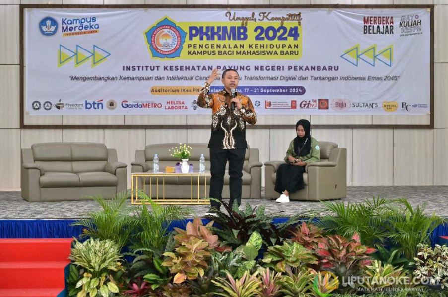 Berikan Motivasi, Anggota DPR RI Abdul Wahid Bakar Semangat Ribuan Mahasiswa Baru Ikes Payung Negeri