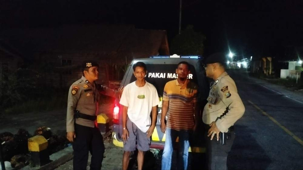 Polsek Tempuling Laksanakan Patroli Malam Hari Pasca Pilkada dan Pererat Hubungan Persaudaraan dengan Masyarakat