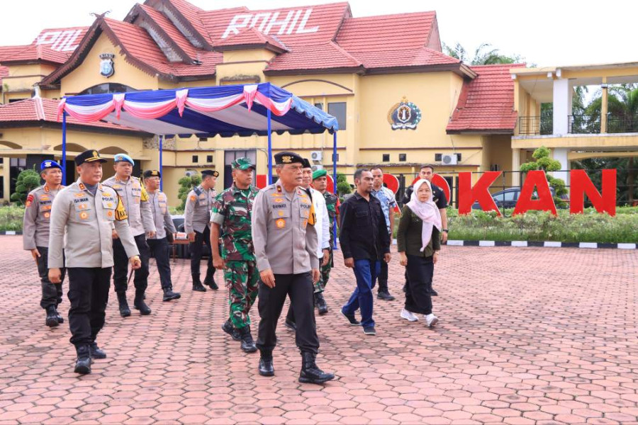 Wakapolda Riau Pimpin Apel Pengecekan Kesiapsiagaan Pengamanan Pilkada di Polres Rohil