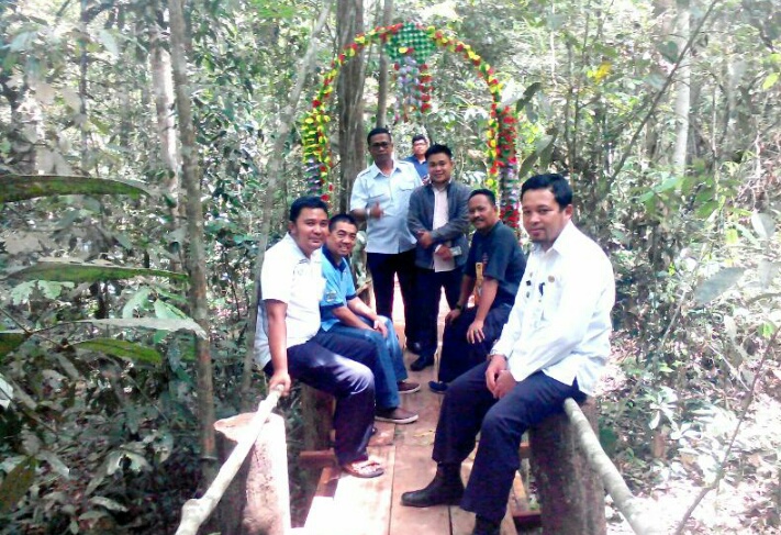 PT.RAPP Sumbang Ribuan Bibit Buah ke KPHL Sentajo